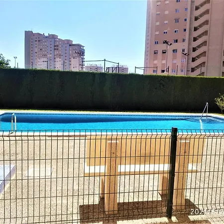 With Pool And Garage شقة